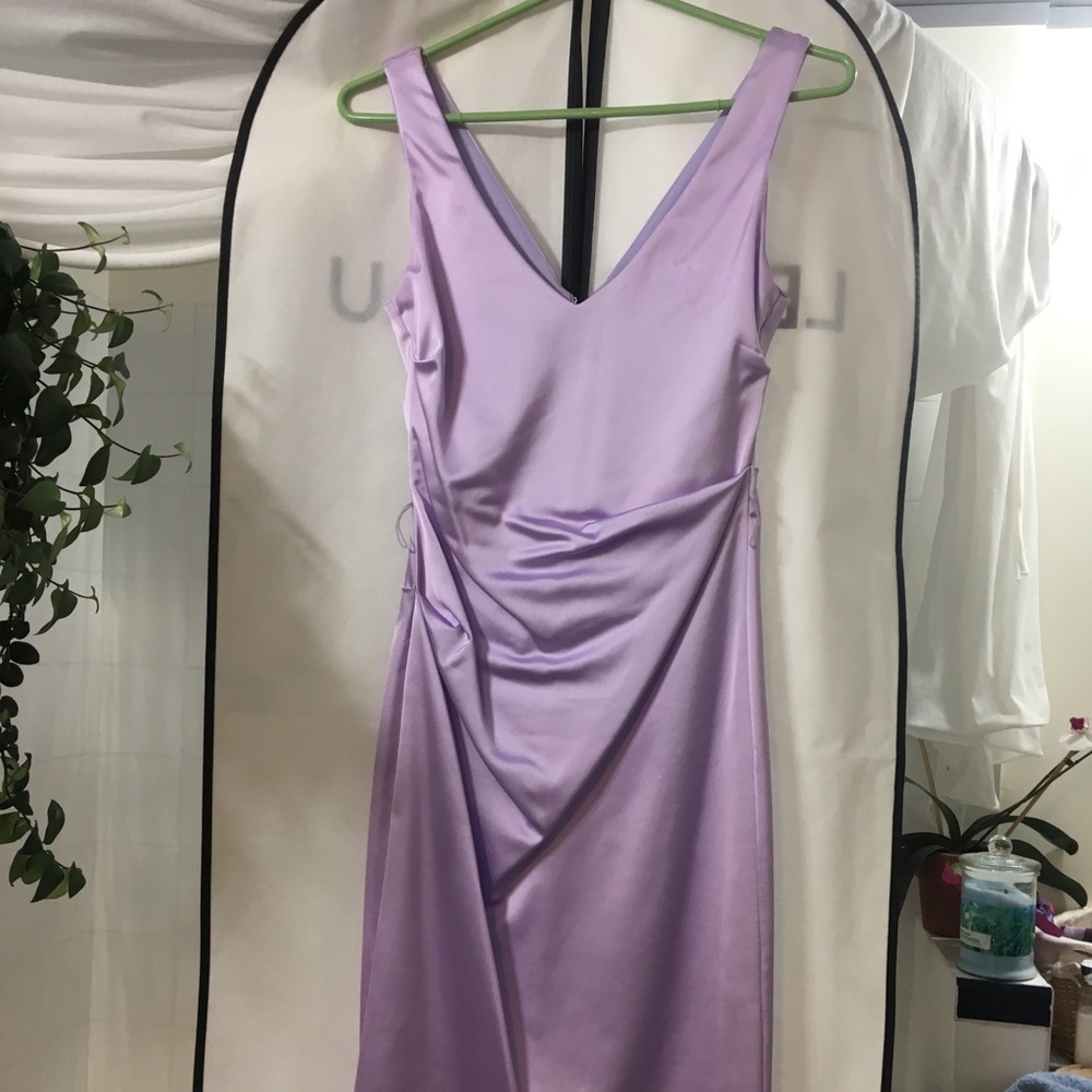 Le Chateau lilac dress - Picture 5 of 8